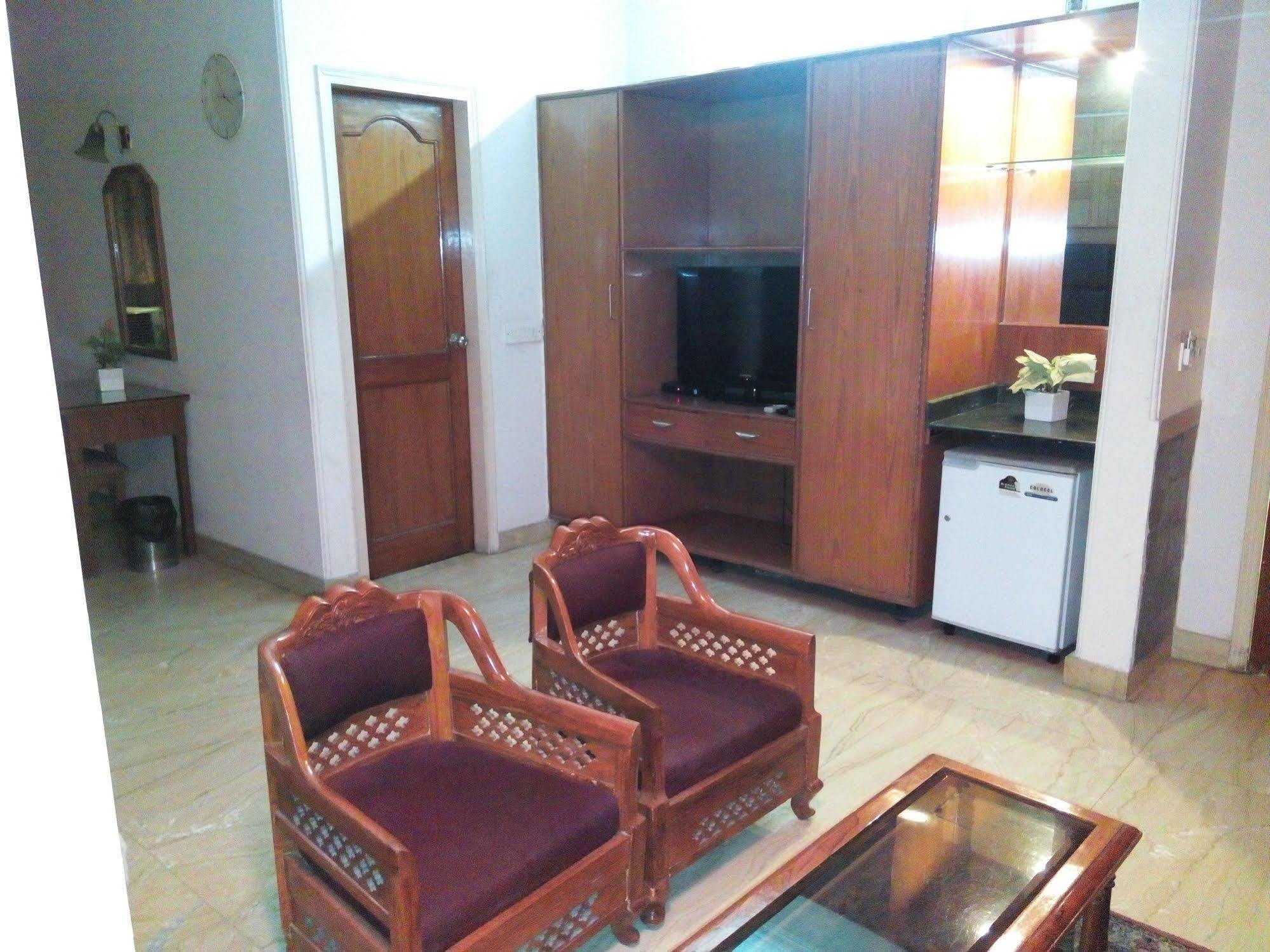 Hotel Queens Residency Gurgaon Exterior photo
